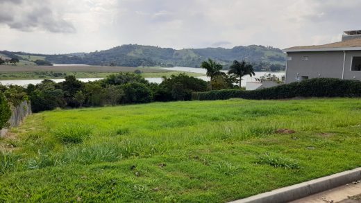 Terreno em Condominio na Represa de Piracaia