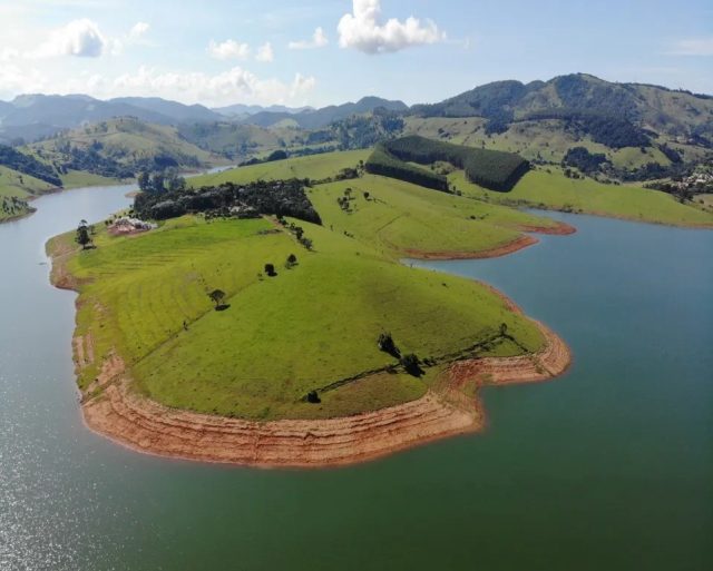 Terreno frente para Represa de Piracaia