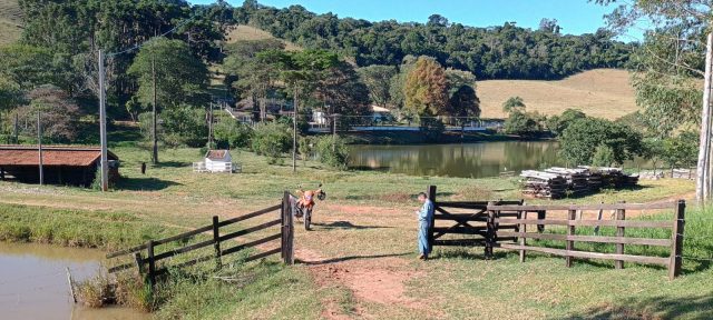 Sitio piracaia muita agua